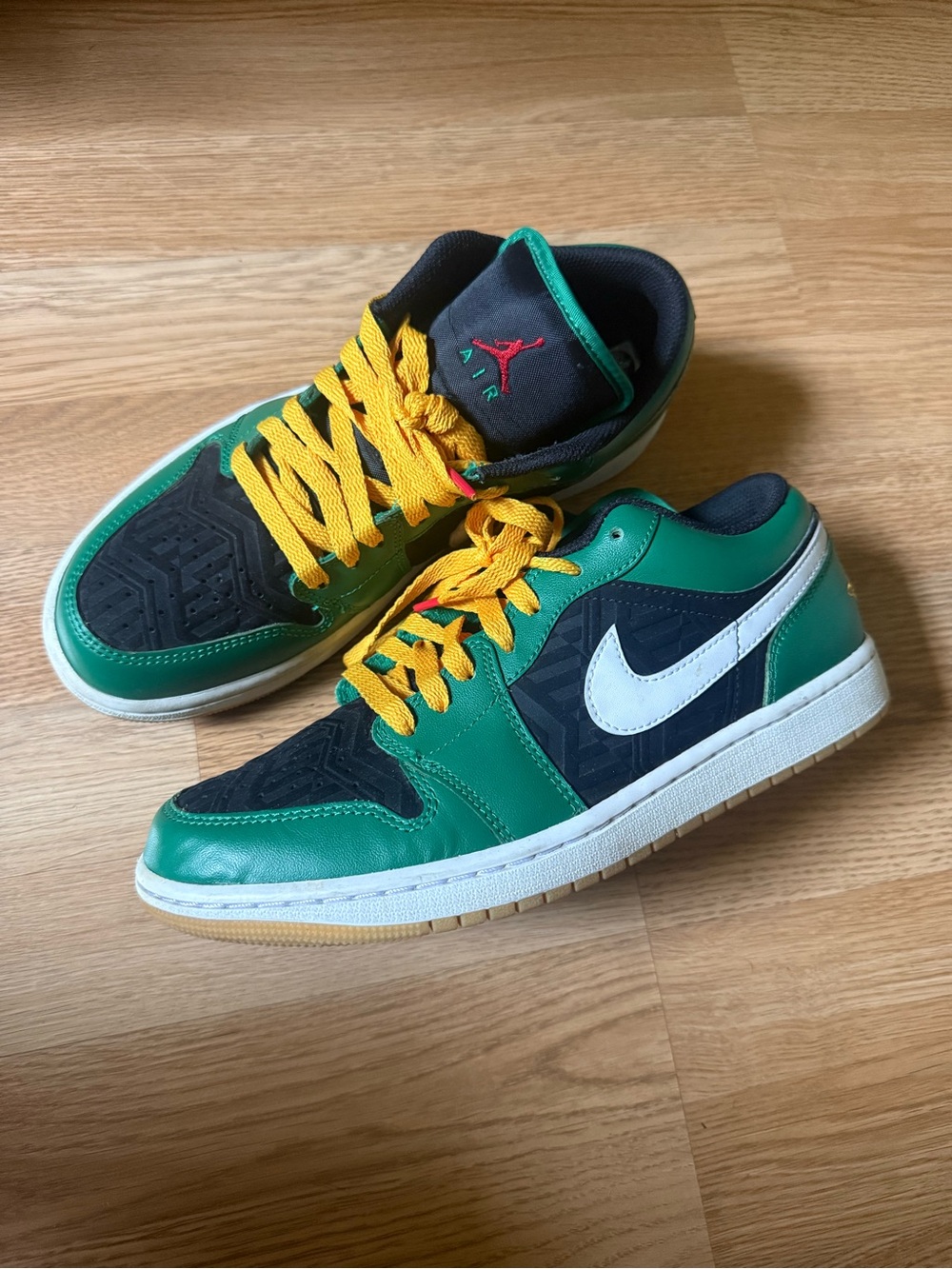 Nike Low-Top Sneakers in Green, Black, White & Yellow